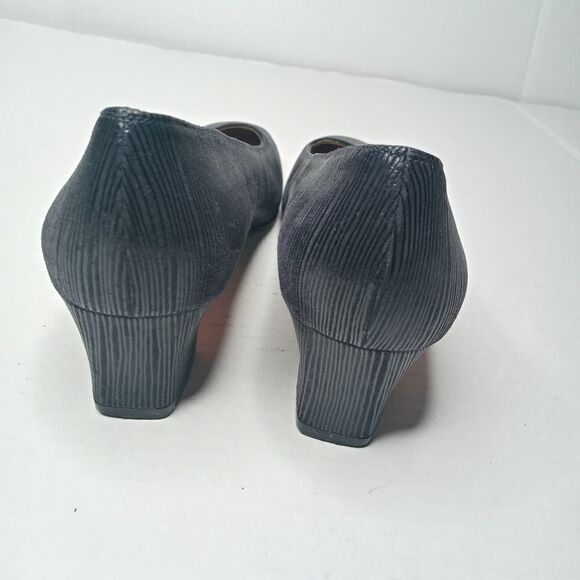 Salvatore Ferragamo black heels size 7.5 - Picture 8 of 9